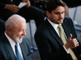 O presidente Luiz Inácio Lula da Silva manteve Juscelino Filho no cargo após as revelações sobre maus uso do dinheiro público pelo ministro. Foto: WILTON JUNIOR